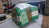 Pour emballer correctement vos haut-parleurs, utilisez un carton de taille adaptée. Un carton plus petit que les haut-parleurs ne les protegera pas pendant le transport.